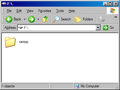 Screenshot showing xampp folder in the root of a USB drive